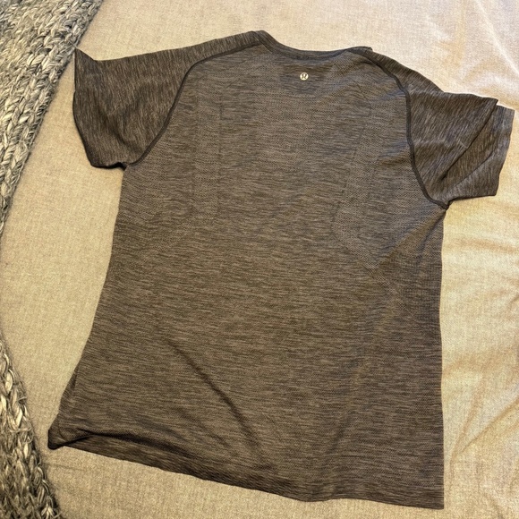 Lululemon Metal Vent Tech Short-Sleeve Shirt Large - Picture 3 of 3